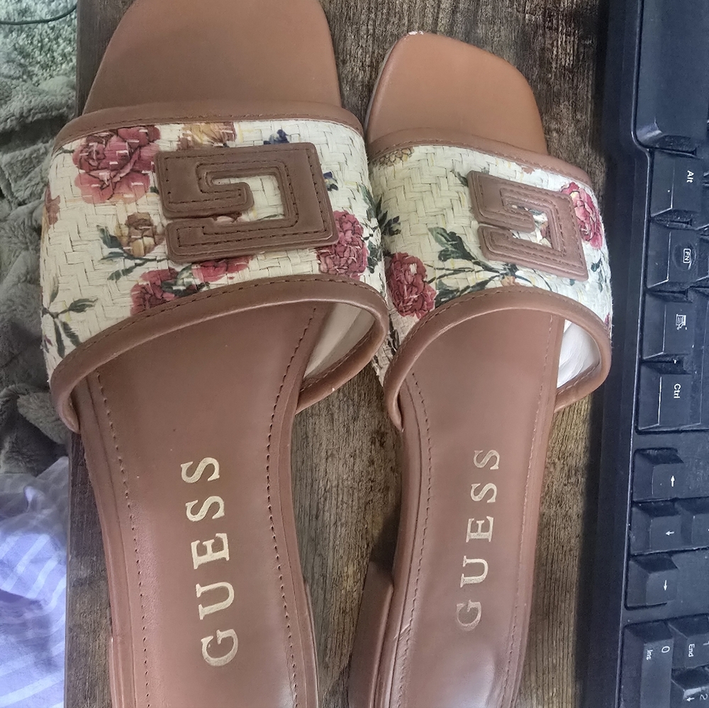 GUESS Women's Floral Woven Sandals - Brown and Cream - Picture 4 of 10